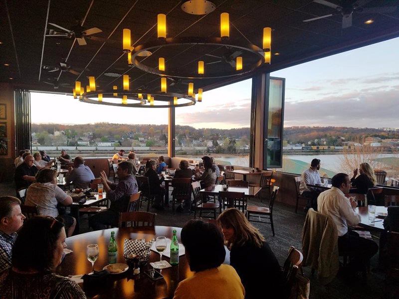 The outdoor patio at Lakeside Tavern overlooking the stunning Fort Loudoun Lake. 
