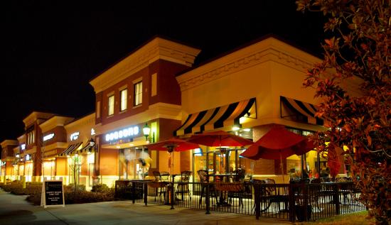 Seasons Innovative Bar & Grille at night in Farragut, TN. 