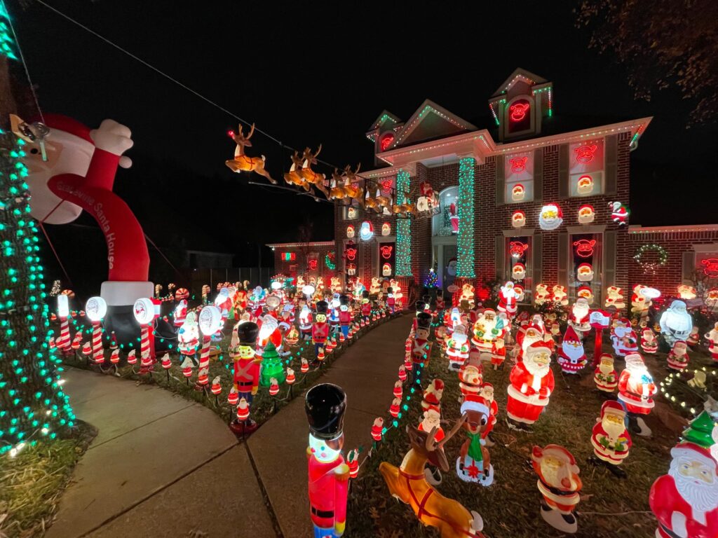 Hundreds of Santas and a sleigh in front of the iconic Santa House in Grapevine, TX.